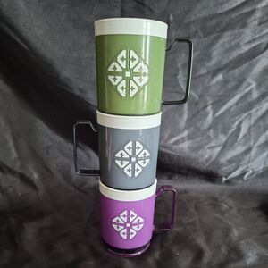 3 VTG CHALET Insulated 8 oz Plastic Mugs Coffee Cups Avocado Green, Purple 1 MCM